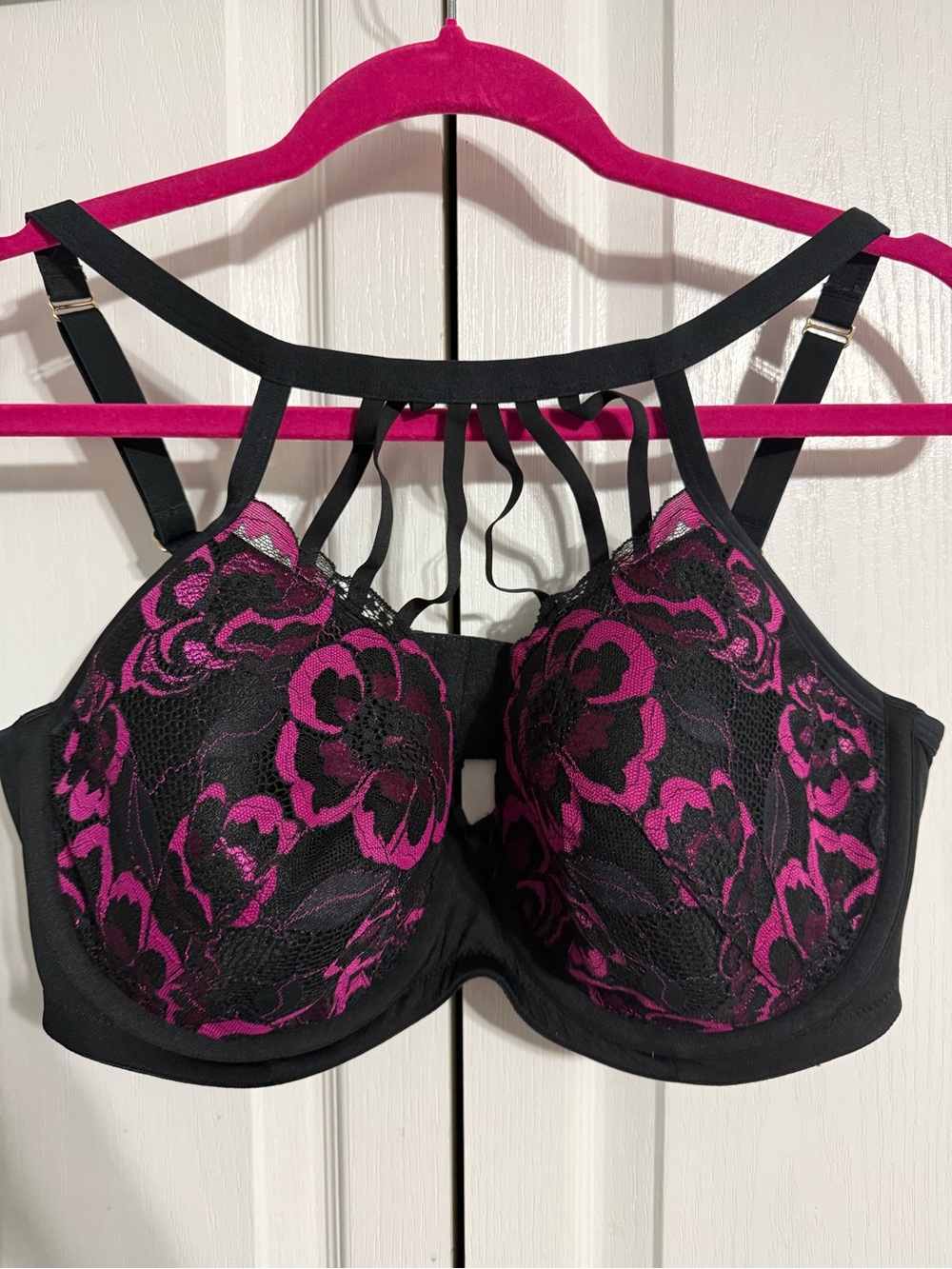 🖤🩷 Strappy Floral Lace 2‑Piece Set – Bra & Matching Thong 🩷🖤